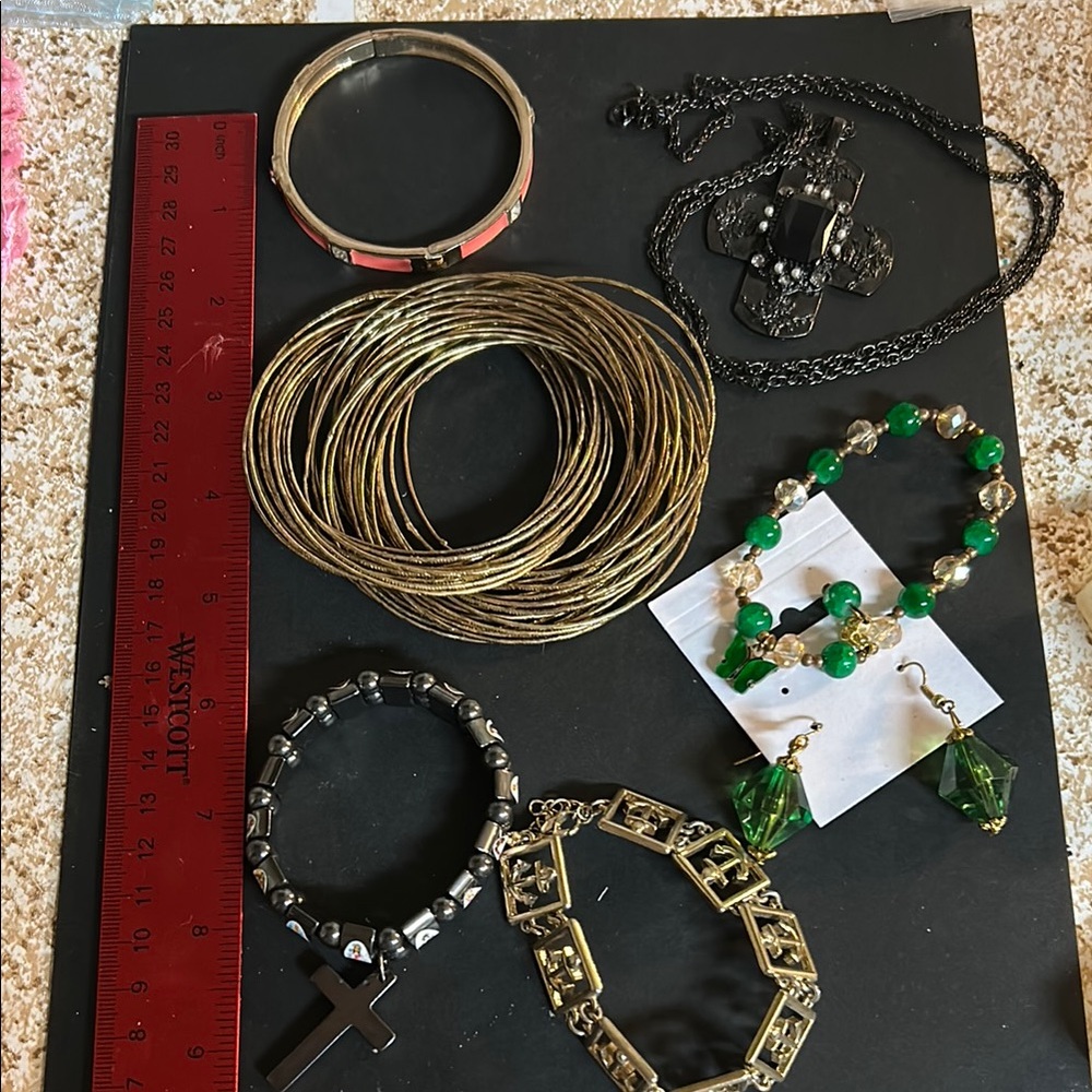 Elegant Goldtond Jewelry Set